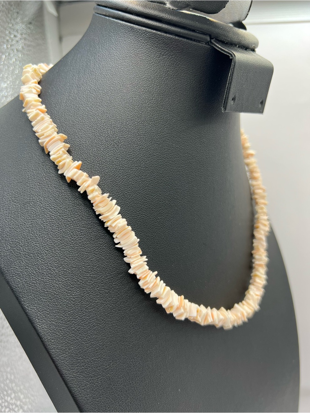 Vintage Pale Pink Puka Shell Chip Choker Necklace Barrel Clasp Surfer 70s